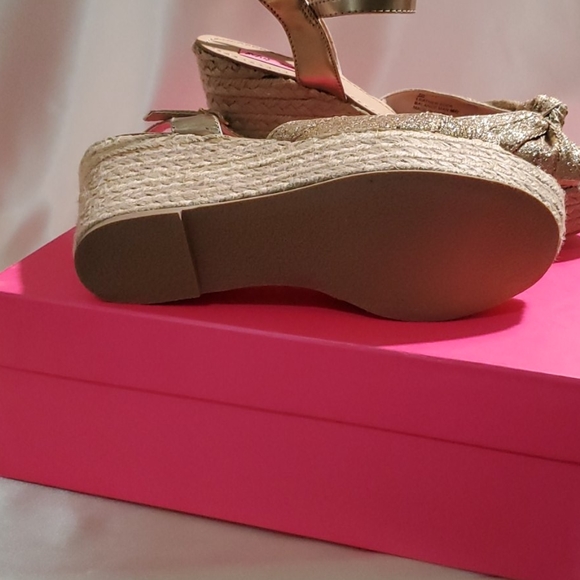 Betsey Johnson Gold Glitter Bow Wedges - Picture 4 of 4